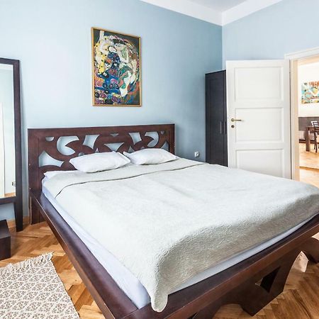 99 Muses Apartments Dordegol Bagian luar foto