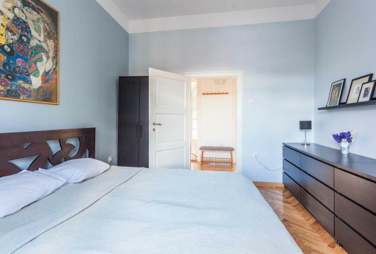 99 Muses Apartments Dordegol Bagian luar foto