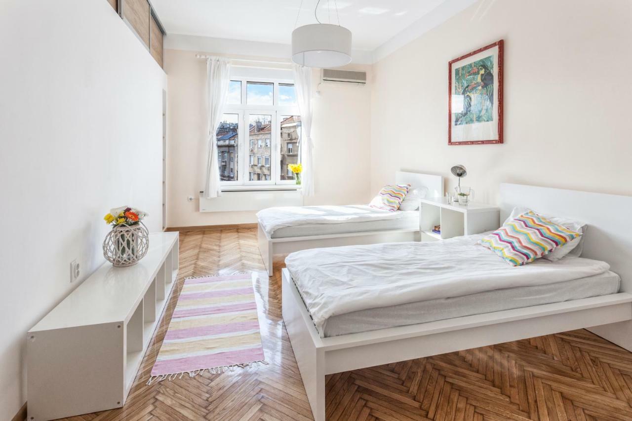 99 Muses Apartments Dordegol Bagian luar foto